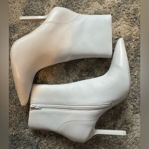 NWOT Steve Madden Elyisa White Leather Ankle Boots